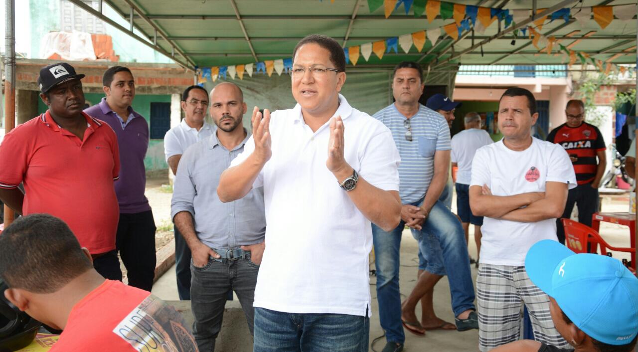 Augusto em reunião com moradores do Núcleo Habitacional da Ceplac