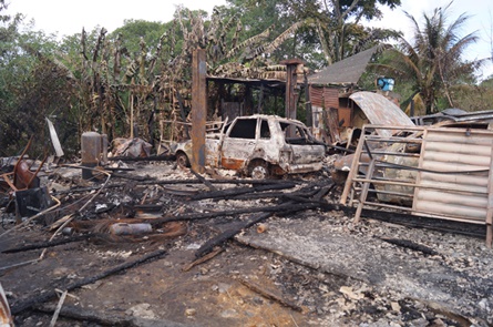 SDS acompanha situação das famílias que tiveram casas destruídas no incêndio da Rua do Mosquito - Secom (4)