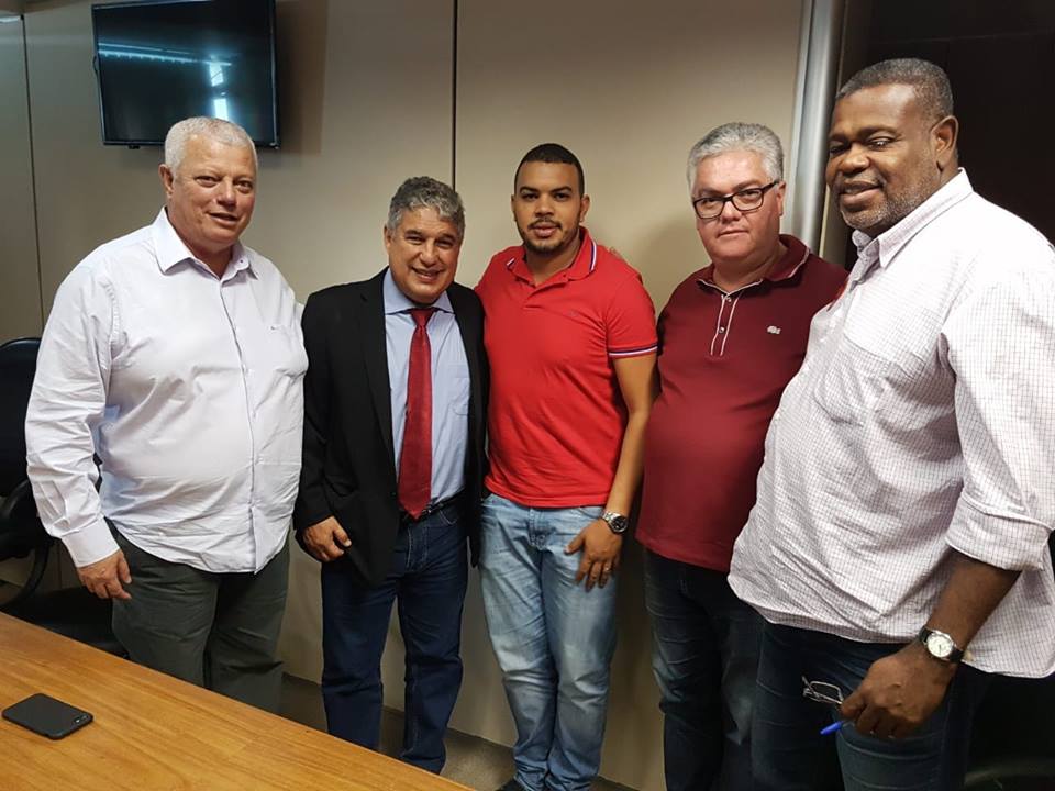 AURELINO LEAL PRESIDENTE DA CÂMARA DHONES ALMEIDA MOSTROU FORÇA AURELINO LEAL PRESIDENTE DA CÂMARA DHONES ALMEIDA MOSTROU FORÇA