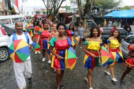 Dia do Folclore encheu de alegria as ruas de Ubaitaba - Foto Aleilton Oliveira (1)
