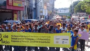 Crianças e adolescentes caminharam pelo centro de Ubaitaba - Foto Ascom (2)