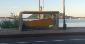 Estrutura de Transporte coletivo danificada por vândalos, em Ilhéus - Site O Tabuleiro
