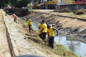 Limpeza do Canal do Malhado em Ilhéus - Foto Victor Kruschewsky (2)