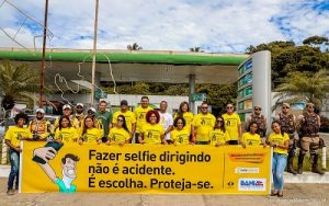04.06Blitz Maio Amarelo na Av. ACM. Foto - Rodrigo Macedo-Secom-17