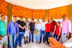 Comerciantes e equepe técnica da secretaria de Desenvolvimento Econômico, Meio Ambiente e Urbanismo - Foto Clodoaldo Ribeiro