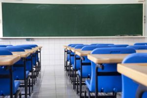 sala-de-aula-vazia-e1472558706798-990x661