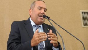 Sandro-Régis-quer-instalação-de-detectores-de-metal-nas-instituições-de-ensino-768x432