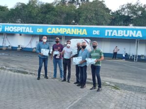Rotary entrega capacetes hospital campanha