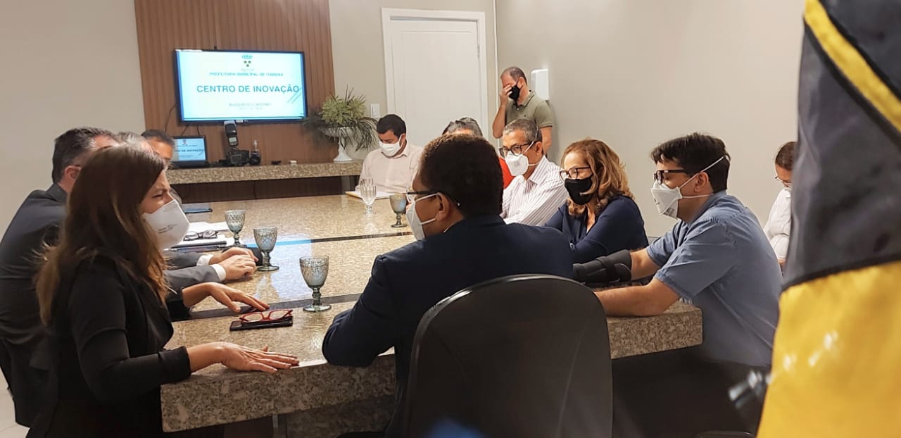 Prefeito Augusto Castro discute Centro de Inovação com a titular da Secti, Adélia Pinheior - Foto Pedro Augusto (1)