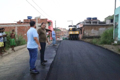 Prefeito Augusto Castro visitou obras de urbanização de vias da zona sul - Foto Roberto Santos (7)