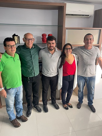 Major Rosivaldo, Roberto Freitas, Valderico Junior, Evani Cavalcanti e Rafael Ceo durante reunião do UB em Ilhéus