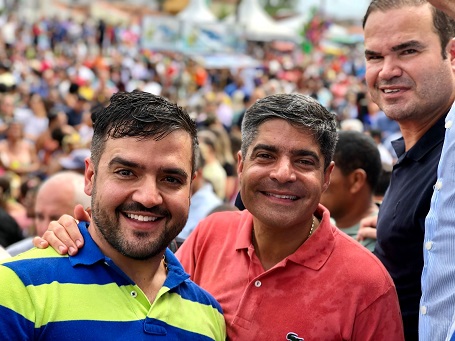 Valderico Junior, ACM Neto e Cacá Leão após cortejo do 2 de Julho