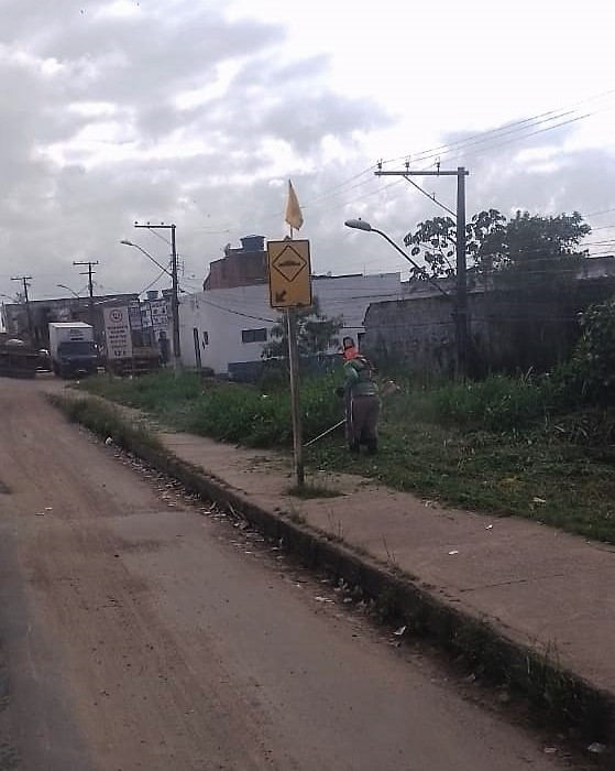 Limpeza e roçagem de áreas públicas - Foto Ascom
