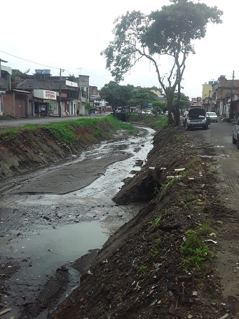 Canal de drenagem do São Caetano está sendo limpo - Fotos Ascom