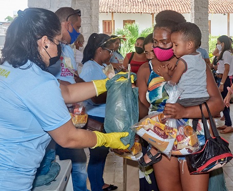 Distribuição do Kit Semana Santa - Foto arquivo (2)