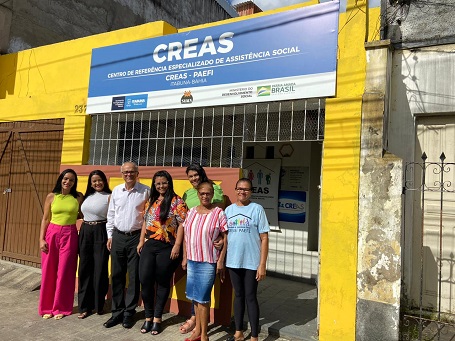 Secretário de Promoção Social e Combate à Pobreza, Josué Brandão Junior (ao centro) vista undades assistenciais - Foto Ascom (2)