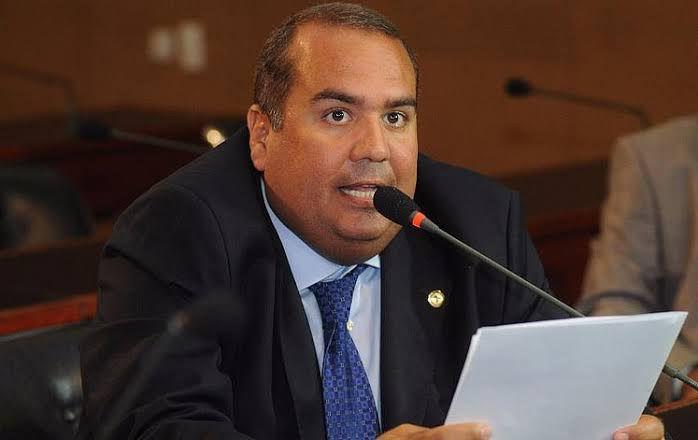 sandro-regis-repudia-fala-do-governador-sobre-aprovacao-em-massa-inadmissivel-que-trate-a-educacao-com-tamanho-desprezo (1)