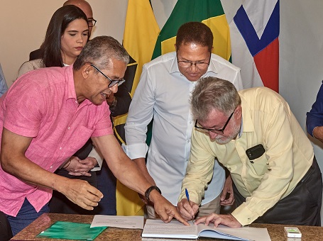 Prefeito Augusto Castro dá posse aos novos titulares da SETTRAN e SEPLAN -Fotos Pedro Augusto (2)