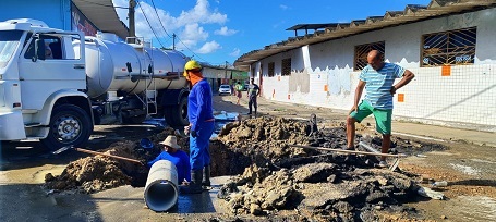 Prefeitura desobstrui rede de drenagem do Centro Comercial de Itabuna - Fotos Alex de Souza (2)