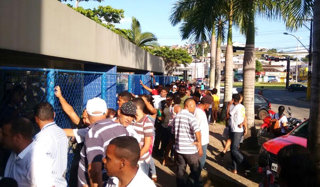 ILHÉUS: TRABALHADORES DO SAC DE ILHÉUS FAZEM PROTESTO